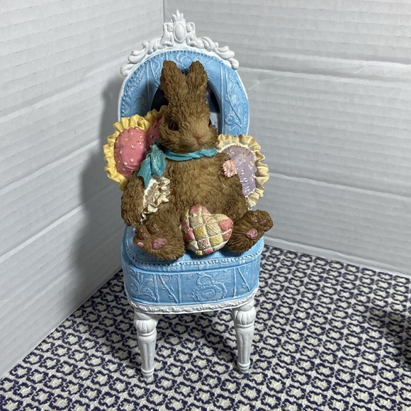 A family of Easter Bunnies and tree bedecked with colorful eggs in one lot. - Picture 16 of 16